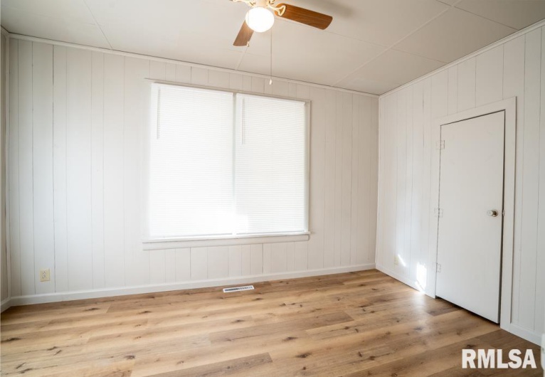 111 5TH Street, Elkville, Illinois 62932, 1 Bedroom Bedrooms, 0 ,1 BathroomBathrooms,Residential,For Sale,5TH,0,RMAQC4267892