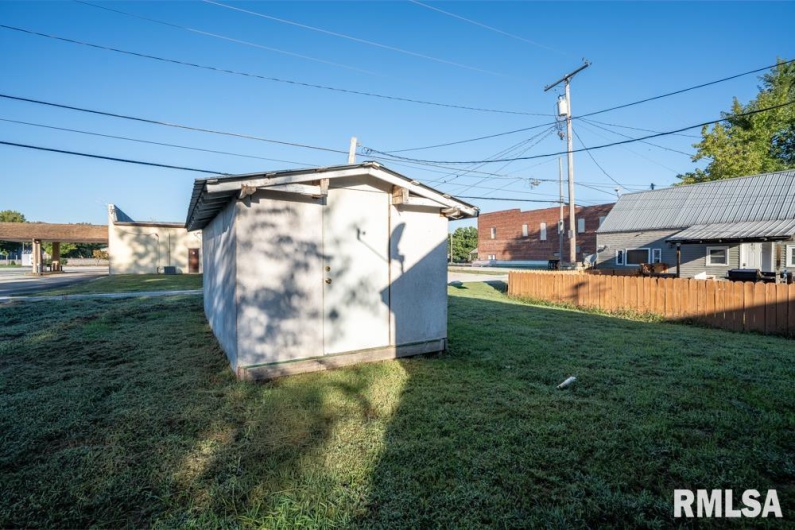 111 5TH Street, Elkville, Illinois 62932, 1 Bedroom Bedrooms, 0 ,1 BathroomBathrooms,Residential,For Sale,5TH,0,RMAQC4267892