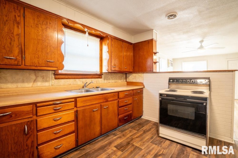 111 5TH Street, Elkville, Illinois 62932, 1 Bedroom Bedrooms, 0 ,1 BathroomBathrooms,Residential,For Sale,5TH,0,RMAQC4267892