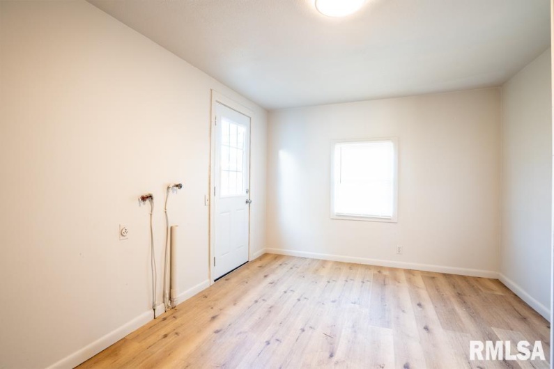 111 5TH Street, Elkville, Illinois 62932, 1 Bedroom Bedrooms, 0 ,1 BathroomBathrooms,Residential,For Sale,5TH,0,RMAQC4267892