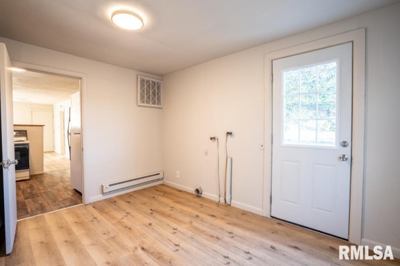 111 5TH Street, Elkville, Illinois 62932, 1 Bedroom Bedrooms, 0 ,1 BathroomBathrooms,Residential,For Sale,5TH,0,RMAQC4267892