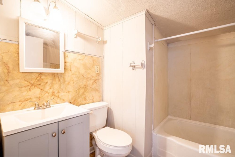 111 5TH Street, Elkville, Illinois 62932, 1 Bedroom Bedrooms, 0 ,1 BathroomBathrooms,Residential,For Sale,5TH,0,RMAQC4267892