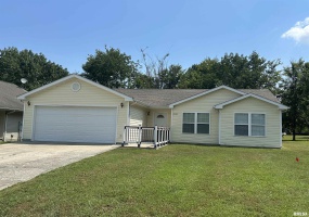 2020 Creekwood Drive, Carbondale, Illinois 62901, 3 Bedrooms Bedrooms, 0 ,2 BathroomsBathrooms,Residential,For Sale,Creekwood,0,RMAEB459203