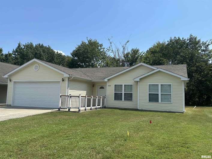 2020 Creekwood Drive, Carbondale, Illinois 62901, 3 Bedrooms Bedrooms, 0 ,2 BathroomsBathrooms,Residential,For Sale,Creekwood,0,RMAEB459203