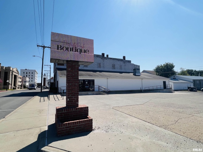 305 MAIN Street, Marion, Illinois 62959, 0 , 0 ,0,Commercial Sale,For Sale,MAIN,0,RMAEB459946