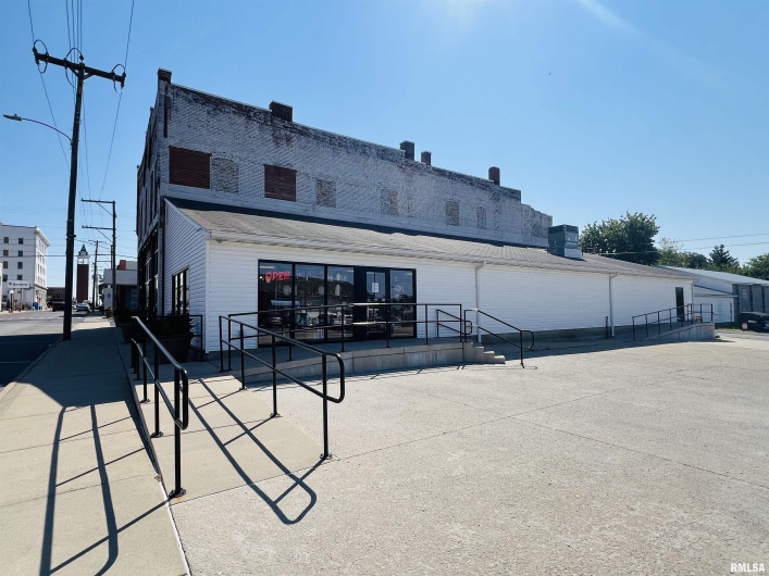 305 MAIN Street, Marion, Illinois 62959, 0 , 0 ,0,Commercial Sale,For Sale,MAIN,0,RMAEB459946