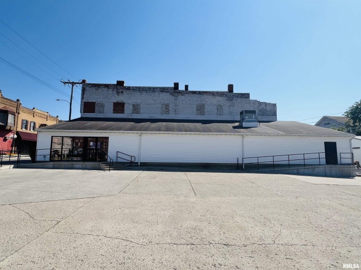 305 MAIN Street, Marion, Illinois 62959, 0 , 0 ,0,Commercial Sale,For Sale,MAIN,0,RMAEB459946