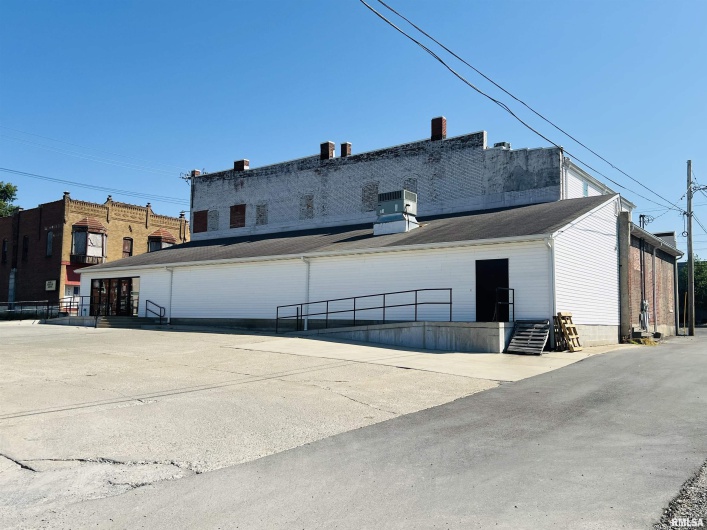 305 MAIN Street, Marion, Illinois 62959, 0 , 0 ,0,Commercial Sale,For Sale,MAIN,0,RMAEB459946