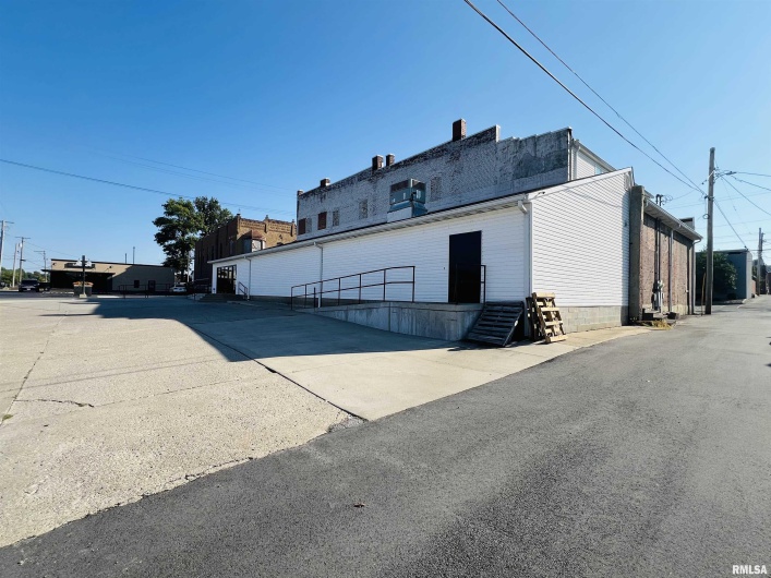 305 MAIN Street, Marion, Illinois 62959, 0 , 0 ,0,Commercial Sale,For Sale,MAIN,0,RMAEB459946