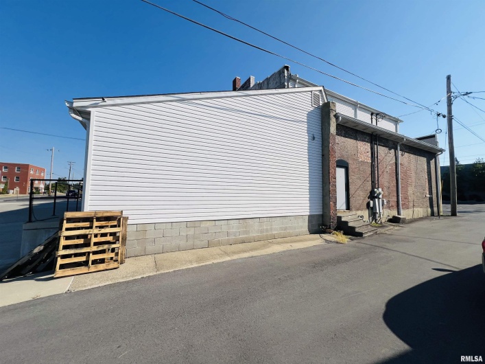 305 MAIN Street, Marion, Illinois 62959, 0 , 0 ,0,Commercial Sale,For Sale,MAIN,0,RMAEB459946