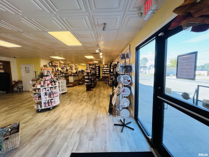 305 MAIN Street, Marion, Illinois 62959, 0 , 0 ,0,Commercial Sale,For Sale,MAIN,0,RMAEB459946