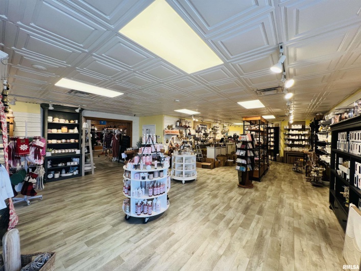 305 MAIN Street, Marion, Illinois 62959, 0 , 0 ,0,Commercial Sale,For Sale,MAIN,0,RMAEB459946