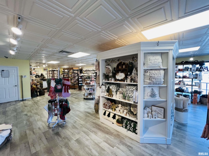 305 MAIN Street, Marion, Illinois 62959, 0 , 0 ,0,Commercial Sale,For Sale,MAIN,0,RMAEB459946