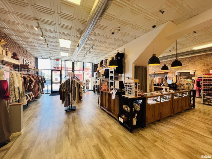 305 MAIN Street, Marion, Illinois 62959, 0 , 0 ,0,Commercial Sale,For Sale,MAIN,0,RMAEB459946