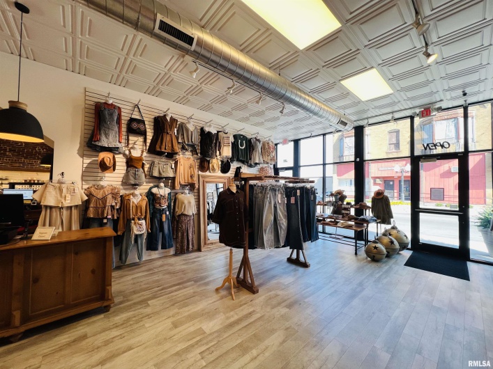 305 MAIN Street, Marion, Illinois 62959, 0 , 0 ,0,Commercial Sale,For Sale,MAIN,0,RMAEB459946