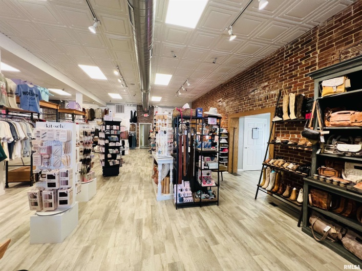305 MAIN Street, Marion, Illinois 62959, 0 , 0 ,0,Commercial Sale,For Sale,MAIN,0,RMAEB459946