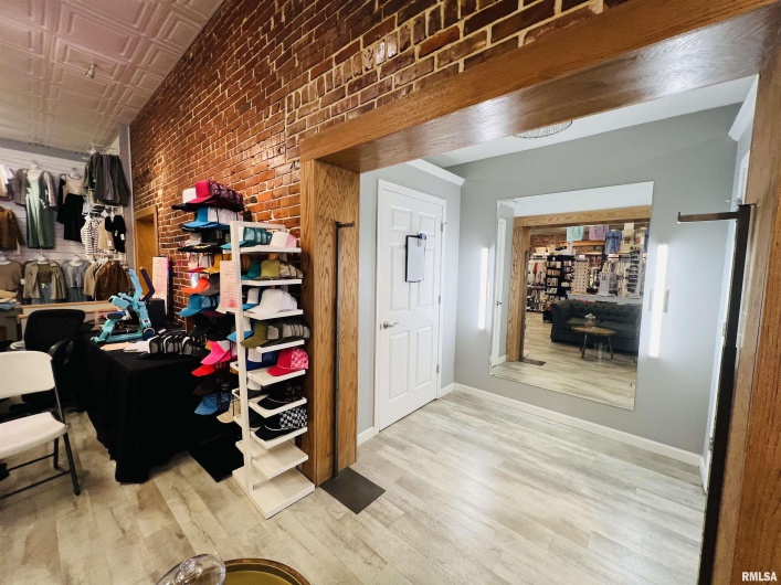 305 MAIN Street, Marion, Illinois 62959, 0 , 0 ,0,Commercial Sale,For Sale,MAIN,0,RMAEB459946