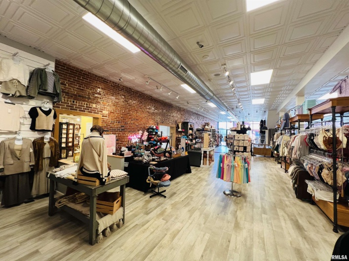 305 MAIN Street, Marion, Illinois 62959, 0 , 0 ,0,Commercial Sale,For Sale,MAIN,0,RMAEB459946
