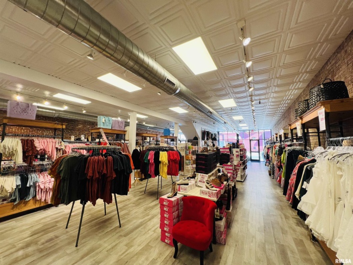 305 MAIN Street, Marion, Illinois 62959, 0 , 0 ,0,Commercial Sale,For Sale,MAIN,0,RMAEB459946