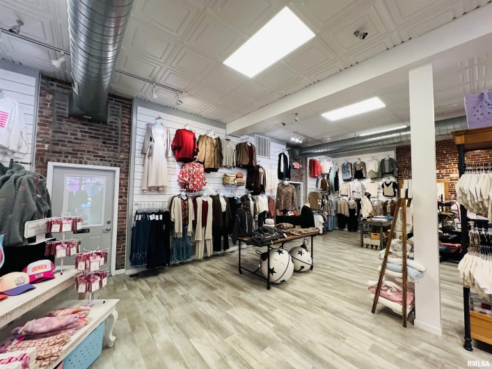 305 MAIN Street, Marion, Illinois 62959, 0 , 0 ,0,Commercial Sale,For Sale,MAIN,0,RMAEB459946