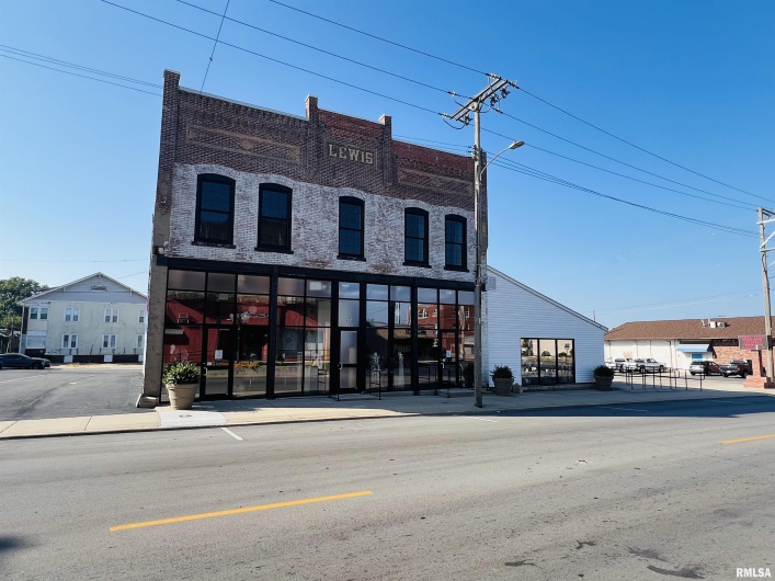 305 MAIN Street, Marion, Illinois 62959, 0 , 0 ,0,Commercial Sale,For Sale,MAIN,0,RMAEB459946
