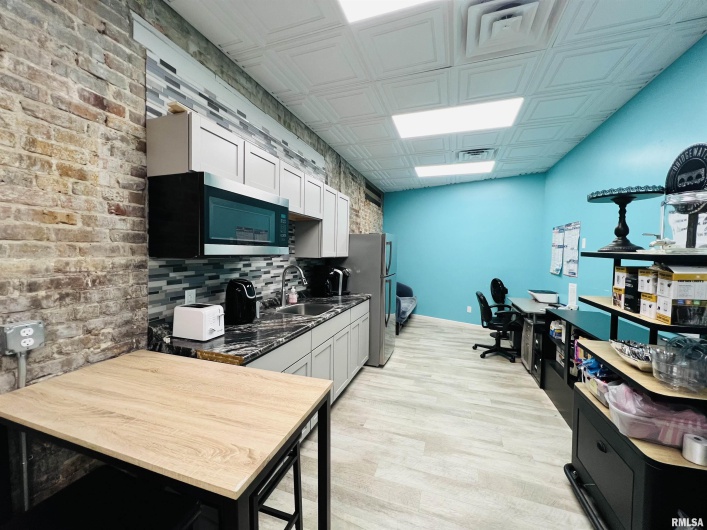 305 MAIN Street, Marion, Illinois 62959, 0 , 0 ,0,Commercial Sale,For Sale,MAIN,0,RMAEB459946