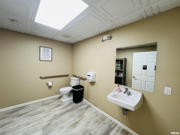 305 MAIN Street, Marion, Illinois 62959, 0 , 0 ,0,Commercial Sale,For Sale,MAIN,0,RMAEB459946