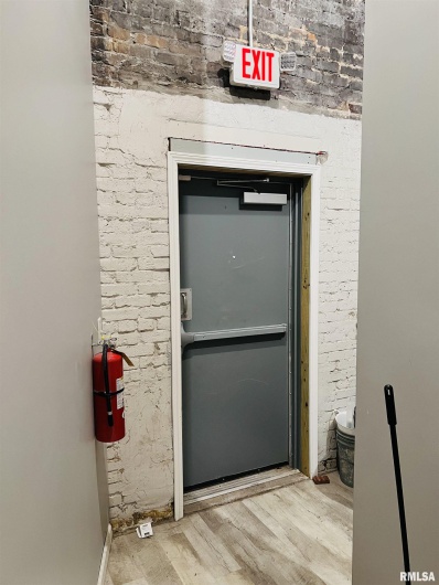 305 MAIN Street, Marion, Illinois 62959, 0 , 0 ,0,Commercial Sale,For Sale,MAIN,0,RMAEB459946