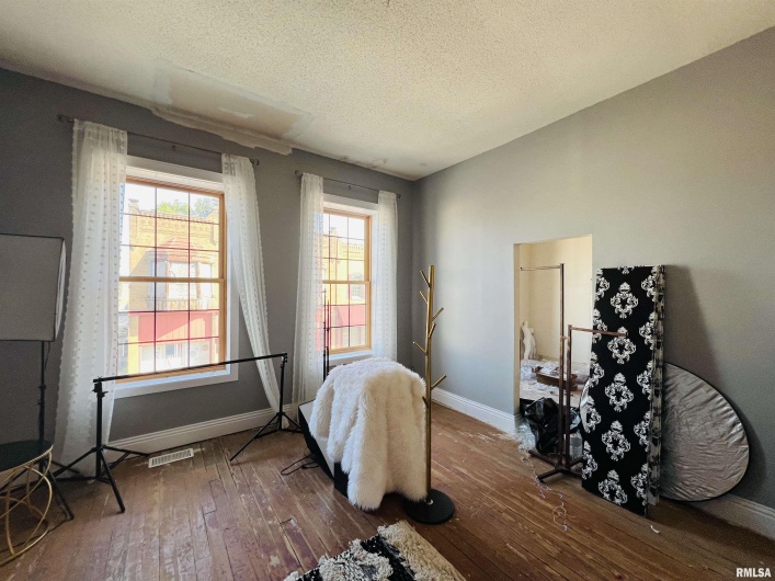 305 MAIN Street, Marion, Illinois 62959, 0 , 0 ,0,Commercial Sale,For Sale,MAIN,0,RMAEB459946