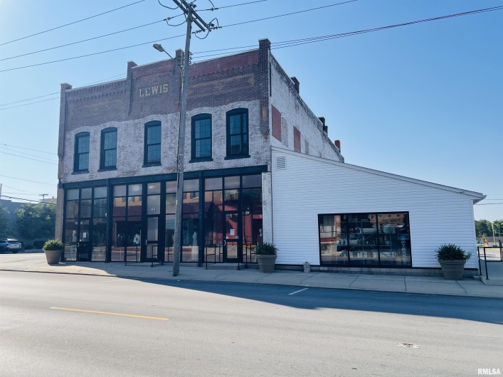 305 MAIN Street, Marion, Illinois 62959, 0 , 0 ,0,Commercial Sale,For Sale,MAIN,0,RMAEB459946