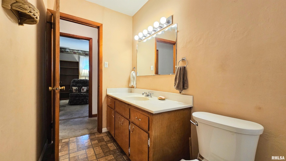 520 27TH Street, Herrin, Illinois 62948, 3 Bedrooms Bedrooms, 0 ,1 BathroomBathrooms,Residential,For Sale,27TH,0,RMAEB459950