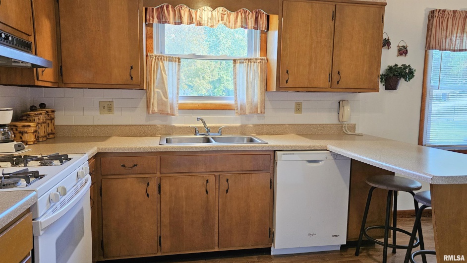 520 27TH Street, Herrin, Illinois 62948, 3 Bedrooms Bedrooms, 0 ,1 BathroomBathrooms,Residential,For Sale,27TH,0,RMAEB459950