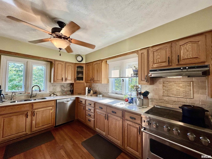 50 Hawthorn Hollow Road, Carbondale, Illinois 62903, 3 Bedrooms Bedrooms, 0 ,3 BathroomsBathrooms,Residential,For Sale,Hawthorn Hollow,0,RMAEB459959