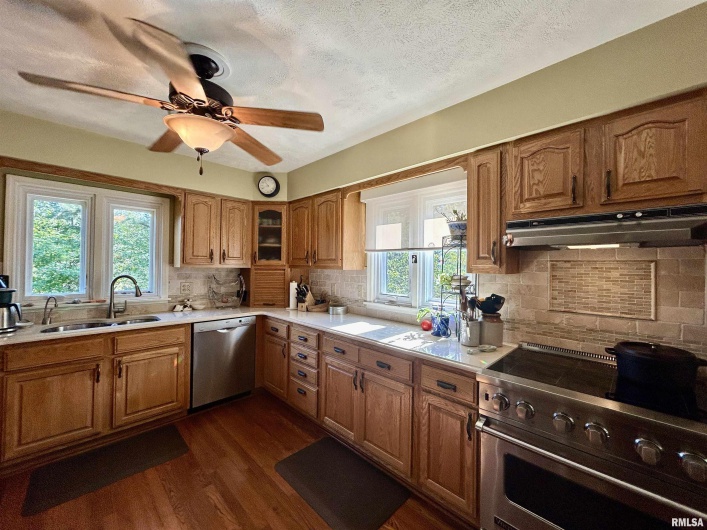 50 Hawthorn Hollow Road, Carbondale, Illinois 62903, 3 Bedrooms Bedrooms, 0 ,3 BathroomsBathrooms,Residential,For Sale,Hawthorn Hollow,0,RMAEB459959