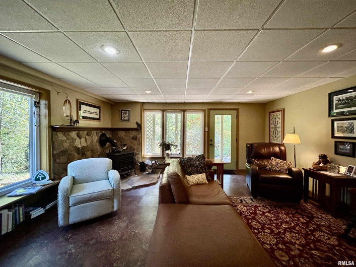 50 Hawthorn Hollow Road, Carbondale, Illinois 62903, 3 Bedrooms Bedrooms, 0 ,3 BathroomsBathrooms,Residential,For Sale,Hawthorn Hollow,0,RMAEB459959