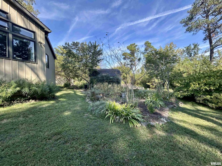 50 Hawthorn Hollow Road, Carbondale, Illinois 62903, 3 Bedrooms Bedrooms, 0 ,3 BathroomsBathrooms,Residential,For Sale,Hawthorn Hollow,0,RMAEB459959