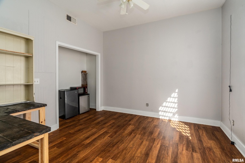 609 POPLAR Street, Carbondale, Illinois 62901, 6 Bedrooms Bedrooms, 0 ,5 BathroomsBathrooms,Residential,For Sale,POPLAR,0,RMAEB459957