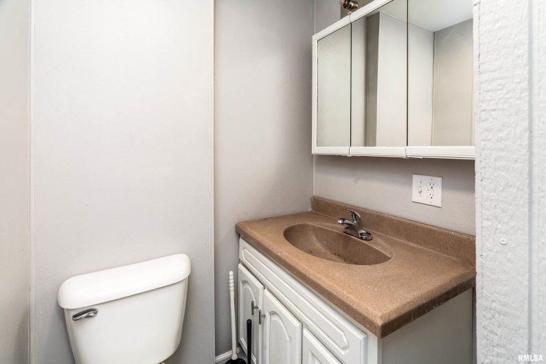 609 POPLAR Street, Carbondale, Illinois 62901, 6 Bedrooms Bedrooms, 0 ,5 BathroomsBathrooms,Residential,For Sale,POPLAR,0,RMAEB459957