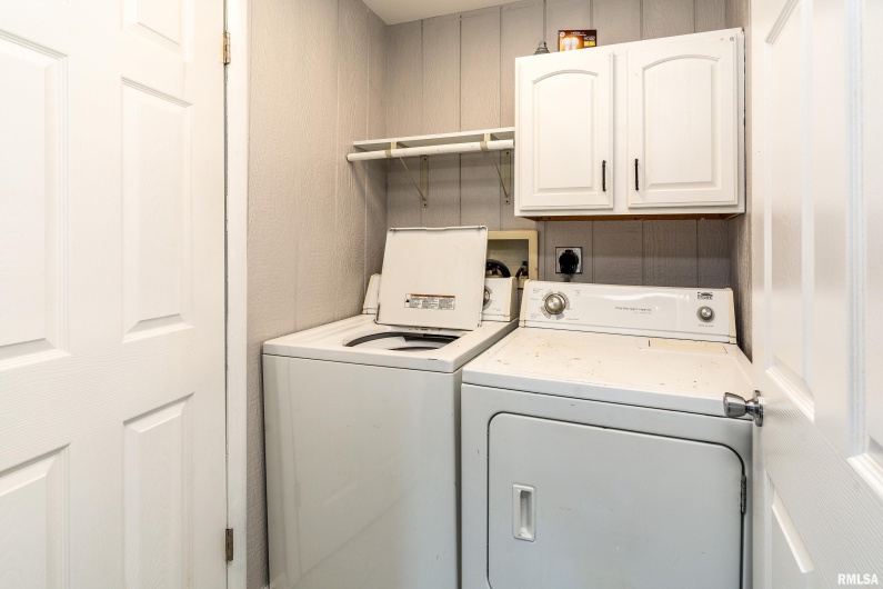 609 POPLAR Street, Carbondale, Illinois 62901, 6 Bedrooms Bedrooms, 0 ,5 BathroomsBathrooms,Residential,For Sale,POPLAR,0,RMAEB459957