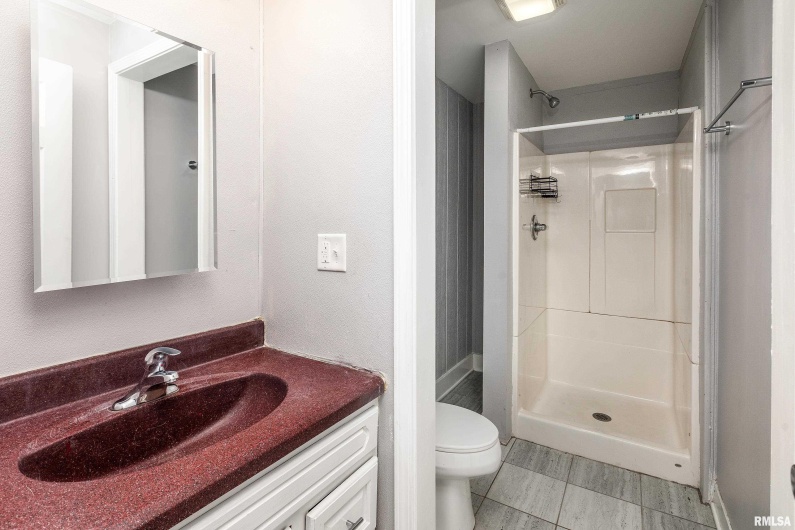 609 POPLAR Street, Carbondale, Illinois 62901, 6 Bedrooms Bedrooms, 0 ,5 BathroomsBathrooms,Residential,For Sale,POPLAR,0,RMAEB459957