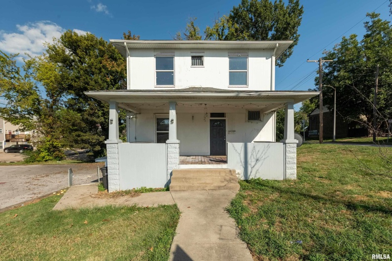 609 POPLAR Street, Carbondale, Illinois 62901, 6 Bedrooms Bedrooms, 0 ,5 BathroomsBathrooms,Residential,For Sale,POPLAR,0,RMAEB459957