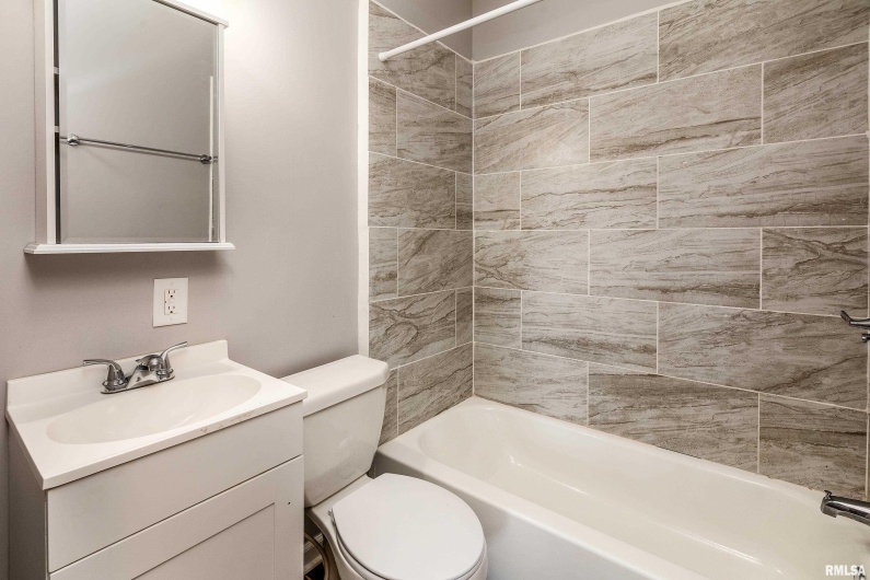 609 POPLAR Street, Carbondale, Illinois 62901, 6 Bedrooms Bedrooms, 0 ,5 BathroomsBathrooms,Residential,For Sale,POPLAR,0,RMAEB459957
