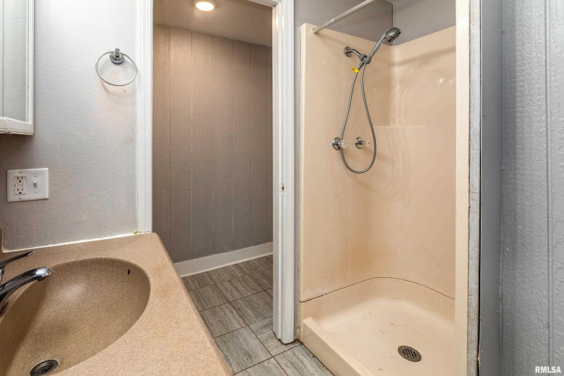 609 POPLAR Street, Carbondale, Illinois 62901, 6 Bedrooms Bedrooms, 0 ,5 BathroomsBathrooms,Residential,For Sale,POPLAR,0,RMAEB459957