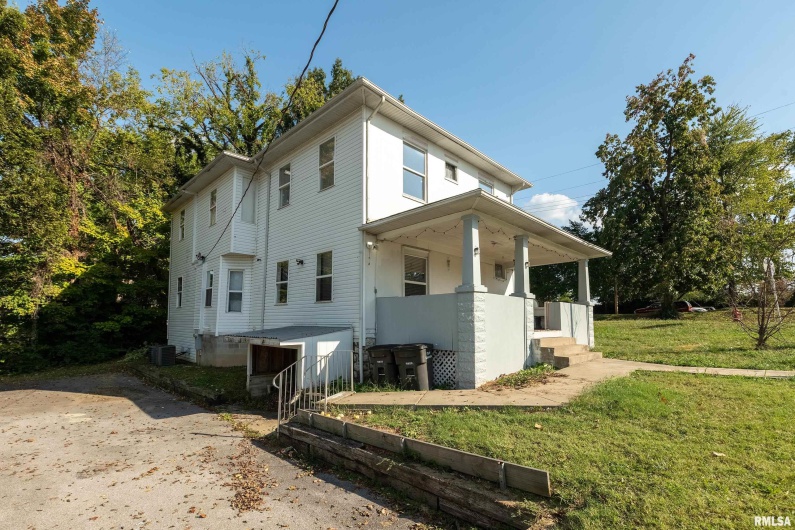 609 POPLAR Street, Carbondale, Illinois 62901, 6 Bedrooms Bedrooms, 0 ,5 BathroomsBathrooms,Residential,For Sale,POPLAR,0,RMAEB459957