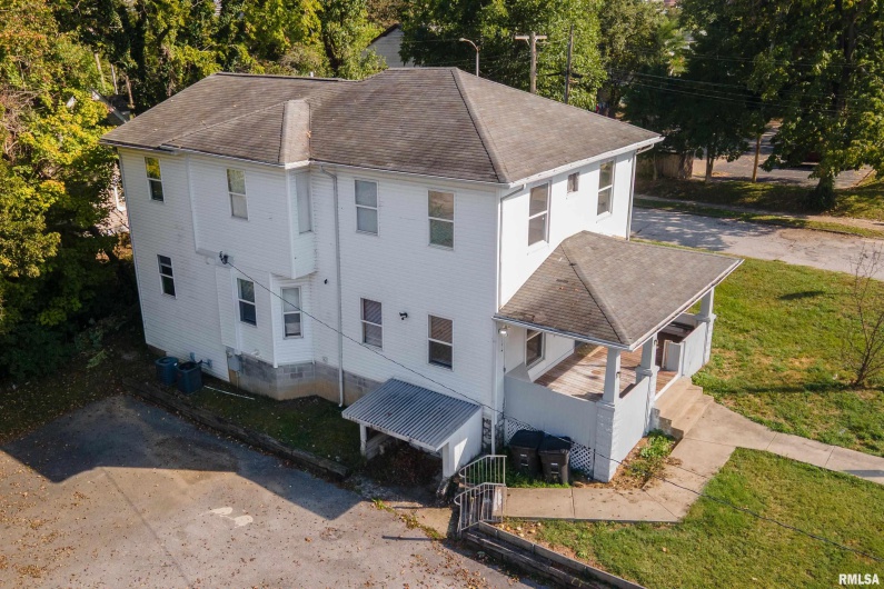 609 POPLAR Street, Carbondale, Illinois 62901, 6 Bedrooms Bedrooms, 0 ,5 BathroomsBathrooms,Residential,For Sale,POPLAR,0,RMAEB459957