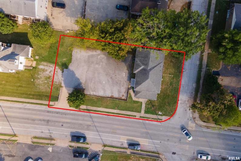 609 POPLAR Street, Carbondale, Illinois 62901, 6 Bedrooms Bedrooms, 0 ,5 BathroomsBathrooms,Residential,For Sale,POPLAR,0,RMAEB459957