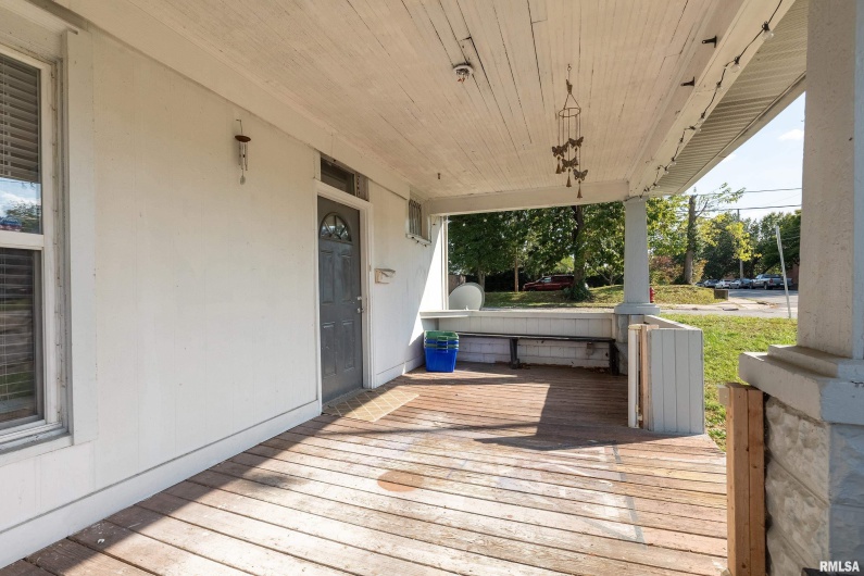 609 POPLAR Street, Carbondale, Illinois 62901, 6 Bedrooms Bedrooms, 0 ,5 BathroomsBathrooms,Residential,For Sale,POPLAR,0,RMAEB459957