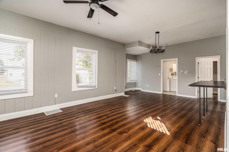 609 POPLAR Street, Carbondale, Illinois 62901, 6 Bedrooms Bedrooms, 0 ,5 BathroomsBathrooms,Residential,For Sale,POPLAR,0,RMAEB459957