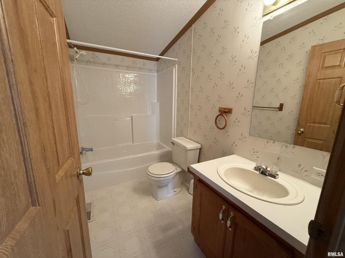 115 MOUNT JOY Road, Murphysboro, Illinois 62966, 3 Bedrooms Bedrooms, 0 ,2 BathroomsBathrooms,Residential,For Sale,MOUNT JOY,0,RMAEB459958