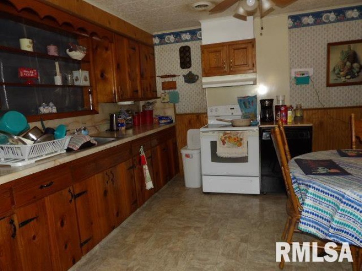 205 WASHINGTON Street, Carrier Mills, Illinois 62917, 3 Bedrooms Bedrooms, 0 ,1 BathroomBathrooms,Residential,For Sale,WASHINGTON,0,RMAEB459961